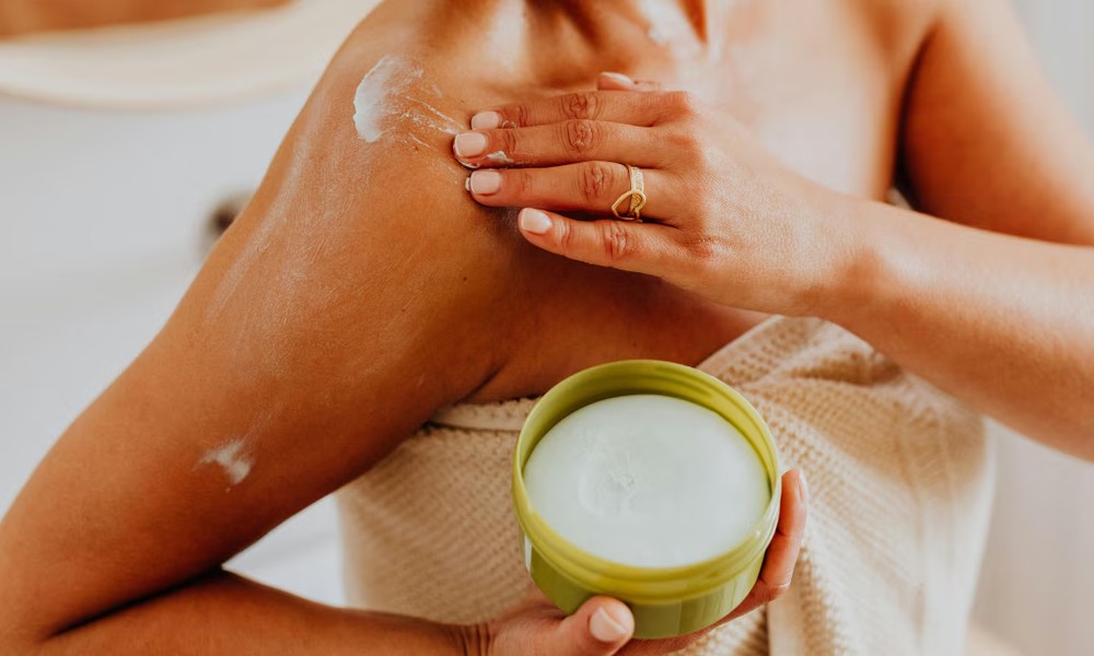 Caring For Rough Skin Using Flexitol Moisturizing Cream Every Day Successfully